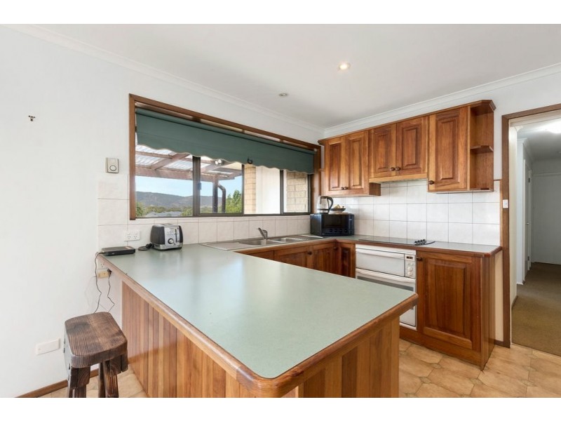 8 Crescent Drive, Margate TAS 7054