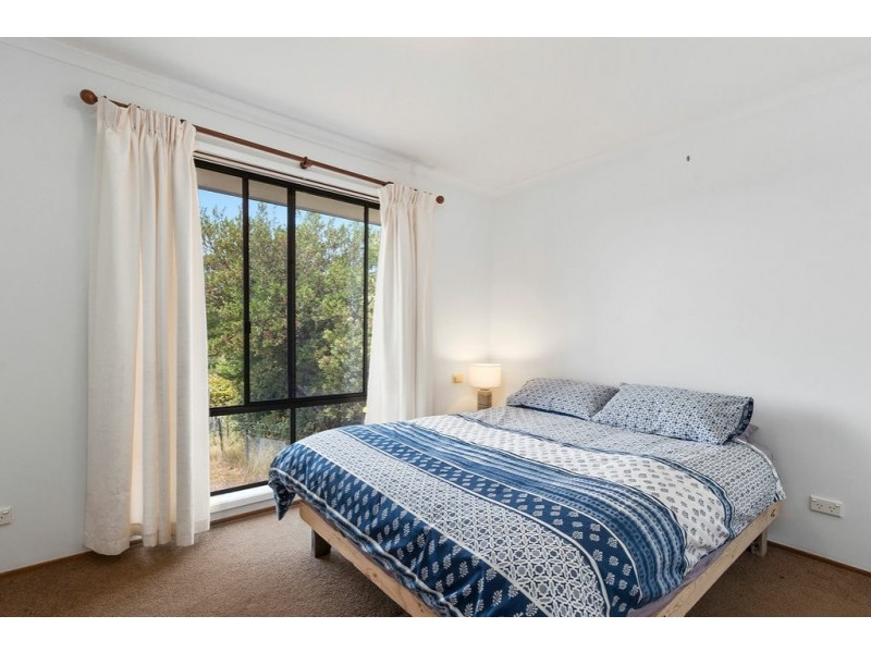 8 Crescent Drive, Margate TAS 7054