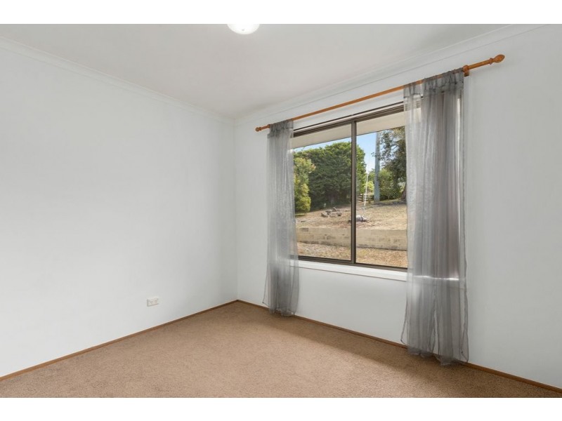 8 Crescent Drive, Margate TAS 7054