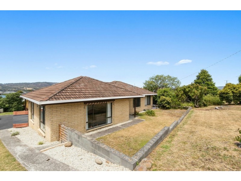 8 Crescent Drive, Margate TAS 7054