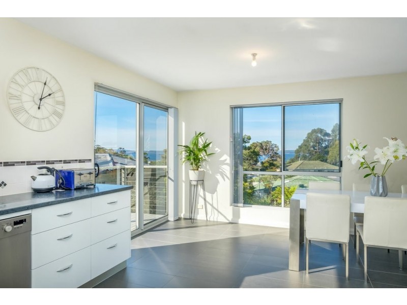 Unit 2/3 Hazell Street, Blackmans Bay TAS 7052