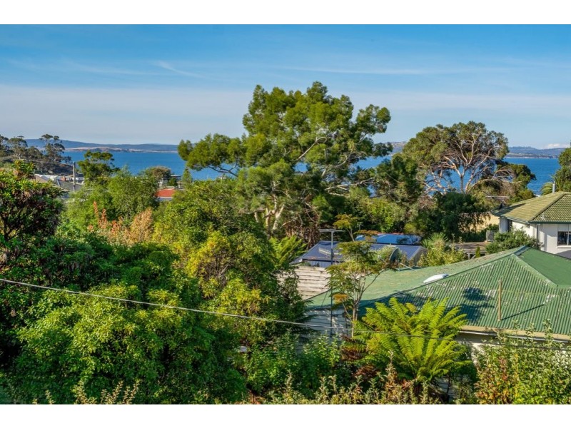Unit 2/3 Hazell Street, Blackmans Bay TAS 7052