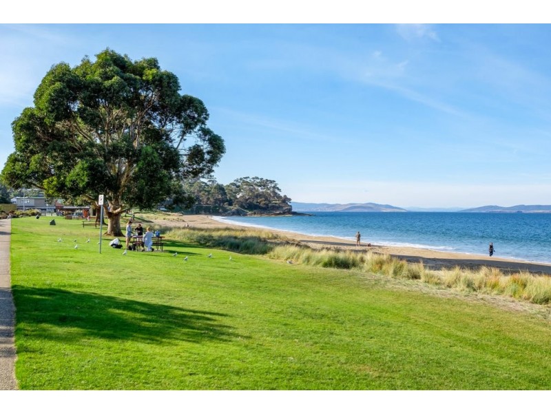 Unit 2/3 Hazell Street, Blackmans Bay TAS 7052