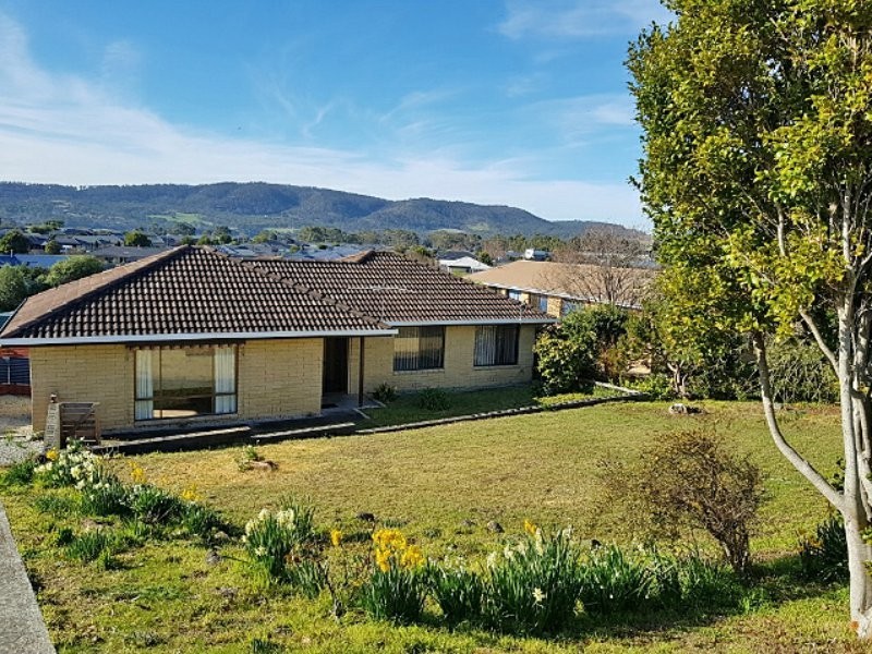 8 Crescent Drive, Margate TAS 7054