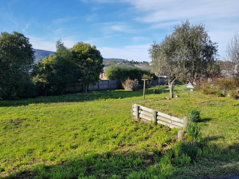 8 Crescent Drive, Margate TAS 7054