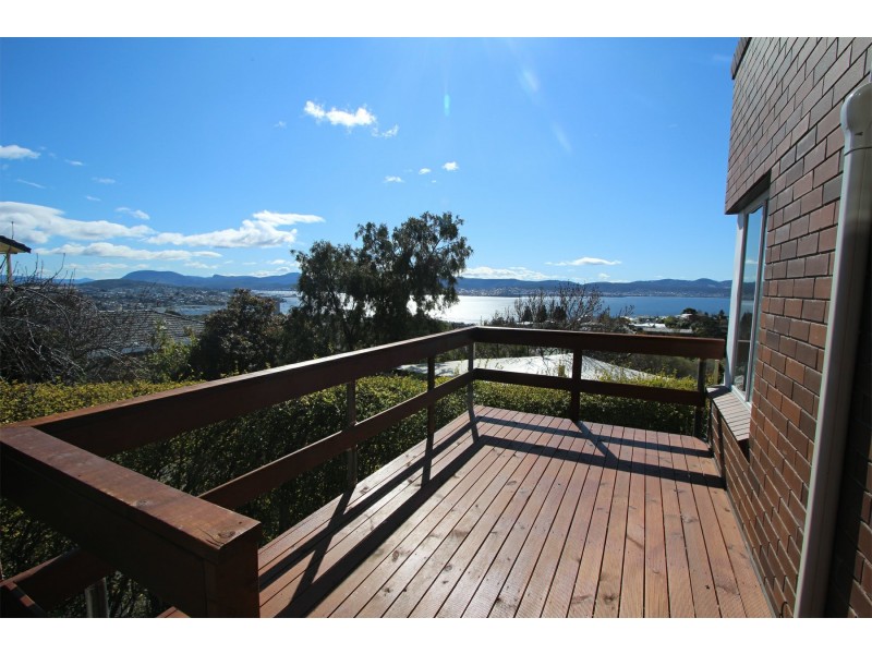 Unit 1/4 Capri Drive, Sandy Bay TAS 7005