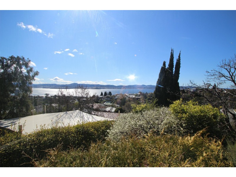 Unit 1/4 Capri Drive, Sandy Bay TAS 7005
