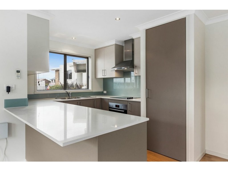 Unit 2, 8 Kiama Place, Blackmans Bay TAS 7052
