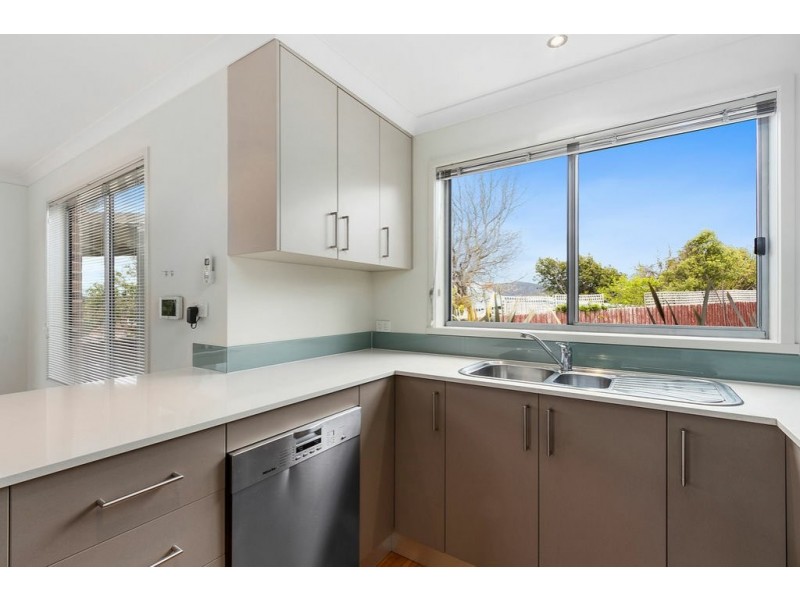 Unit 2, 8 Kiama Place, Blackmans Bay TAS 7052