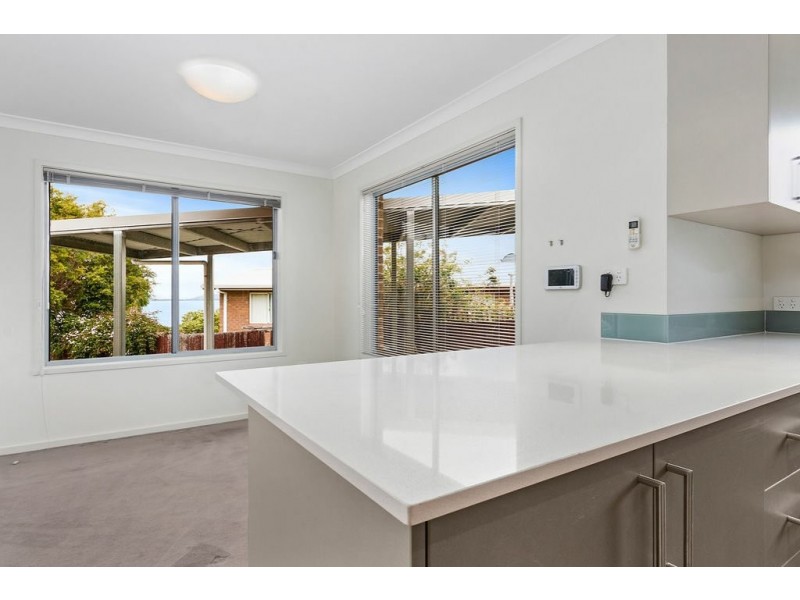 Unit 2, 8 Kiama Place, Blackmans Bay TAS 7052