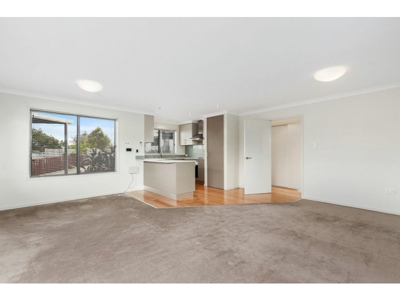 Unit 2, 8 Kiama Place, Blackmans Bay TAS 7052