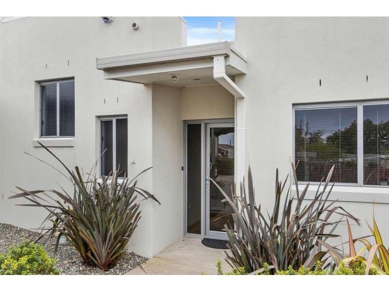 Unit 2, 8 Kiama Place, Blackmans Bay TAS 7052