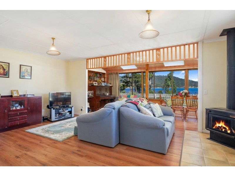 6-8 Challis Crescent, Deep Bay TAS 7112