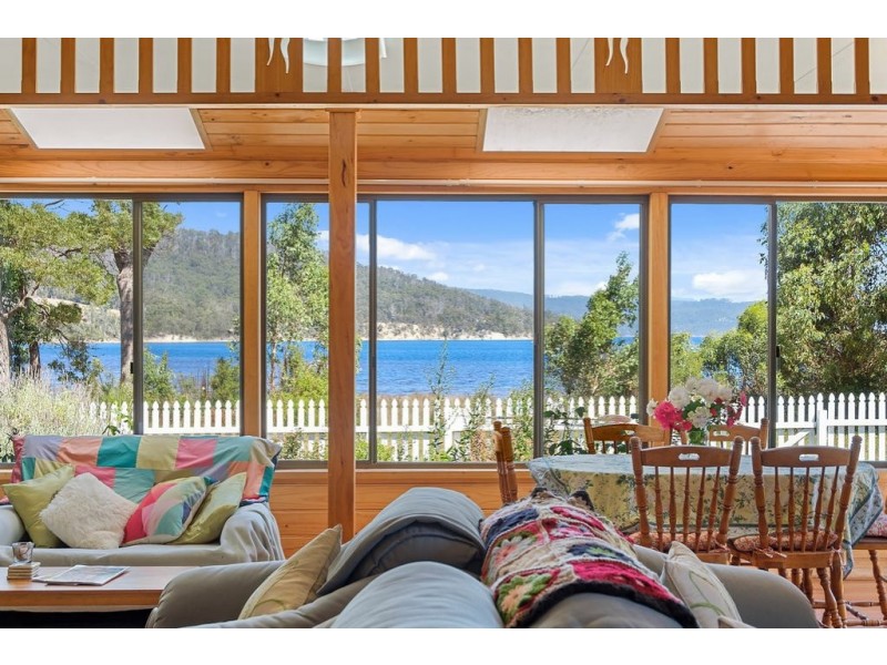 6-8 Challis Crescent, Deep Bay TAS 7112