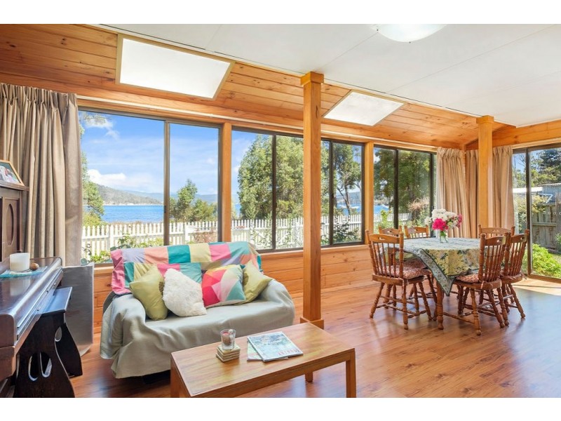 6-8 Challis Crescent, Deep Bay TAS 7112