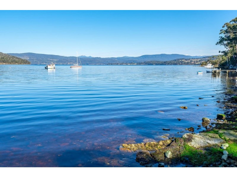 6-8 Challis Crescent, Deep Bay TAS 7112