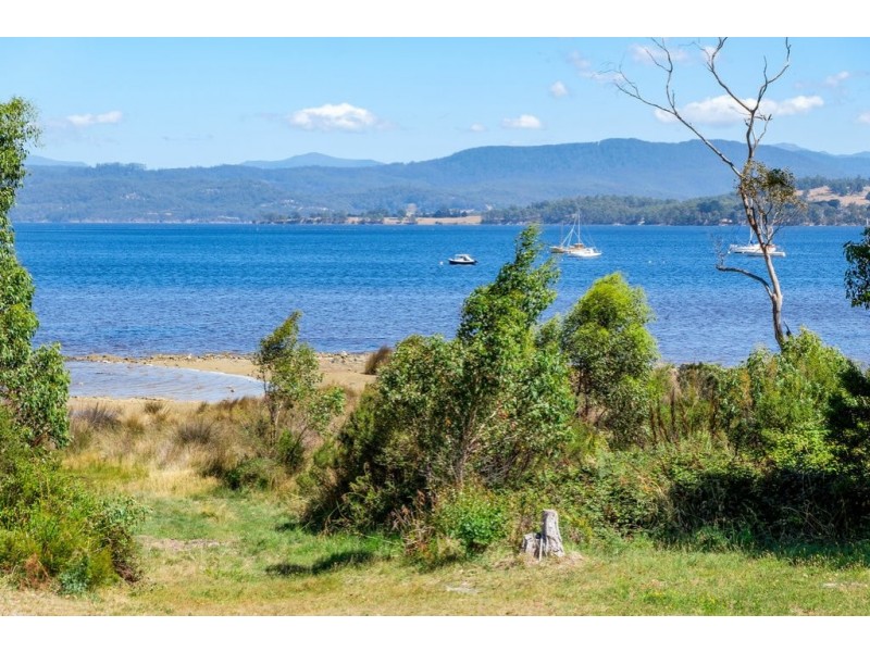 6-8 Challis Crescent, Deep Bay TAS 7112