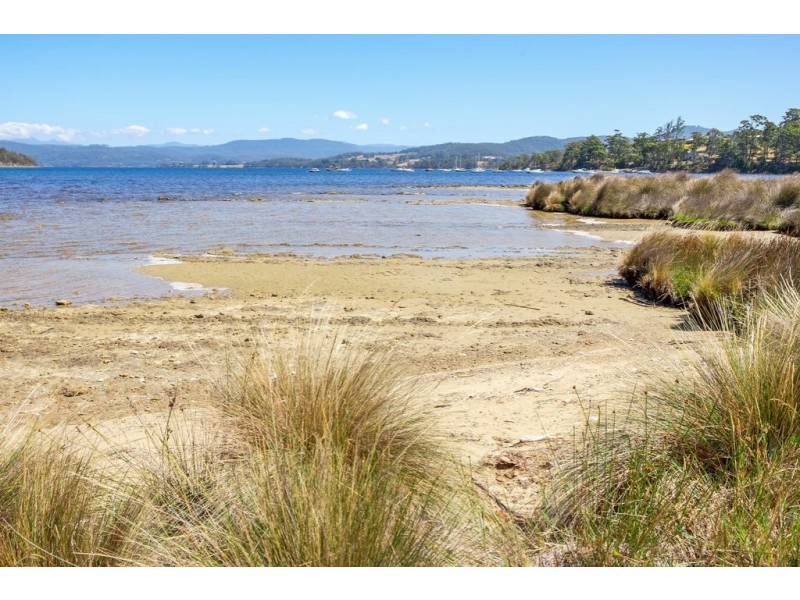 6-8 Challis Crescent, Deep Bay TAS 7112