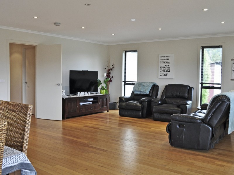 16 Mountain View Drive, Kingston TAS 7050