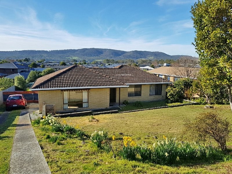 8 Crescent Drive, Margate TAS 7054