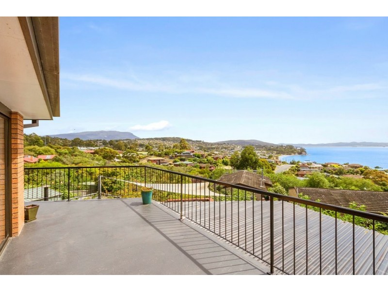3 Clearwater Court, Blackmans Bay TAS 7052