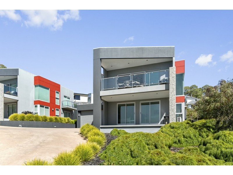 2/16-18 Sandra Drive, Blackmans Bay TAS 7052