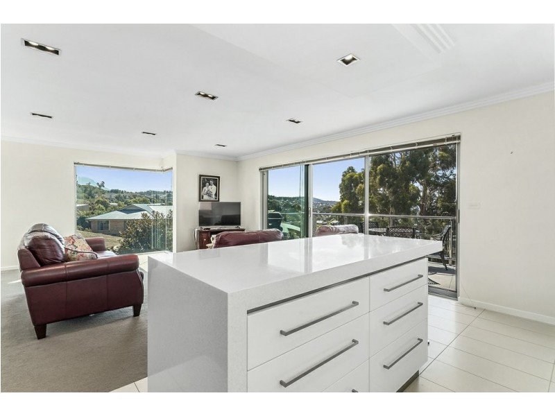 2/16-18 Sandra Drive, Blackmans Bay TAS 7052