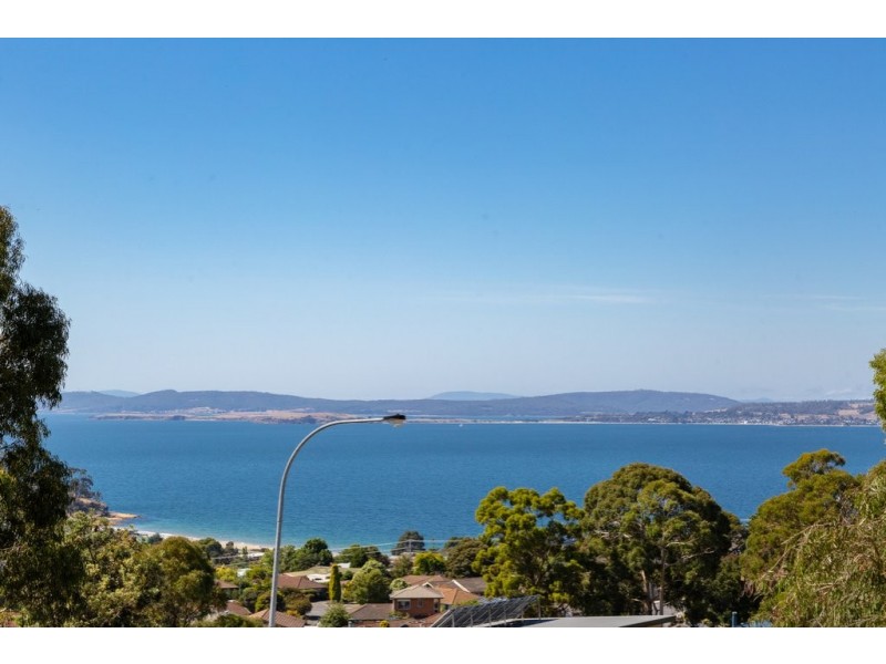2/16-18 Sandra Drive, Blackmans Bay TAS 7052
