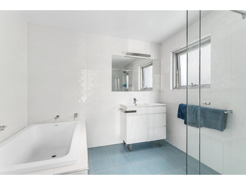 2/16-18 Sandra Drive, Blackmans Bay TAS 7052