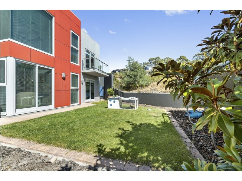 2/16-18 Sandra Drive, Blackmans Bay TAS 7052