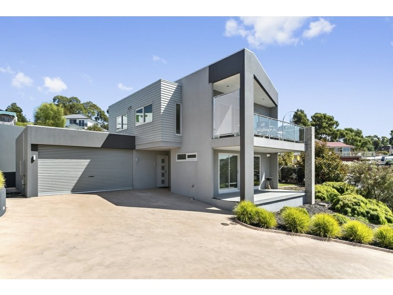 2/16-18 Sandra Drive, Blackmans Bay TAS 7052