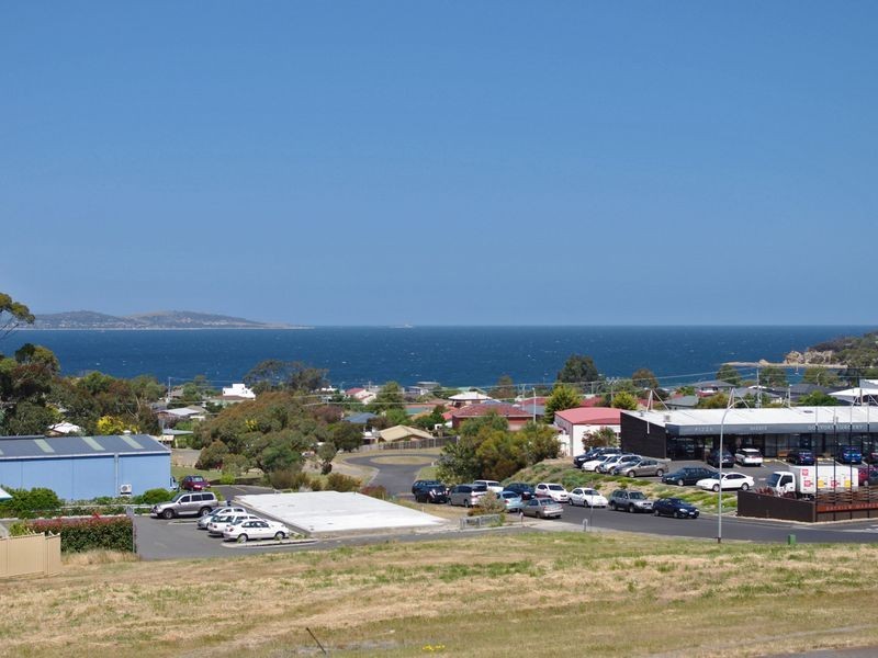 1/10 Opal Drive, Blackmans Bay TAS 7052