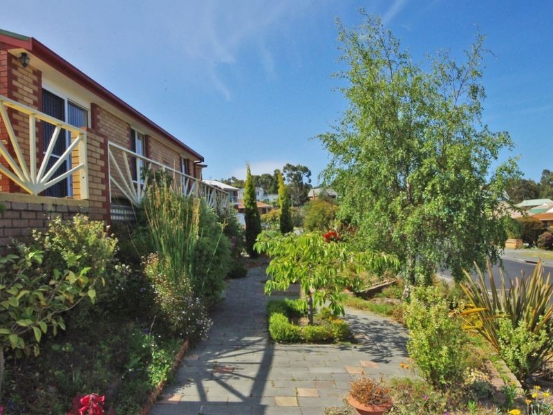 1/10 Opal Drive, Blackmans Bay TAS 7052