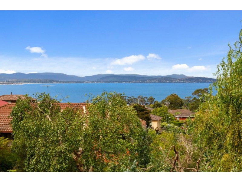 40 Tingira Road, Blackmans Bay TAS 7052