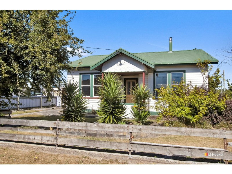 64 Saunders Street, Wynyard TAS 7325