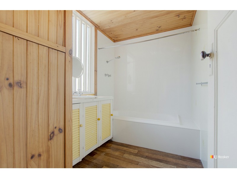 64 Saunders Street, Wynyard TAS 7325