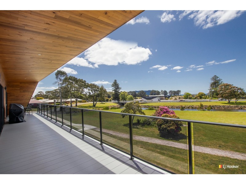 8 Moore Court, Wynyard TAS 7325