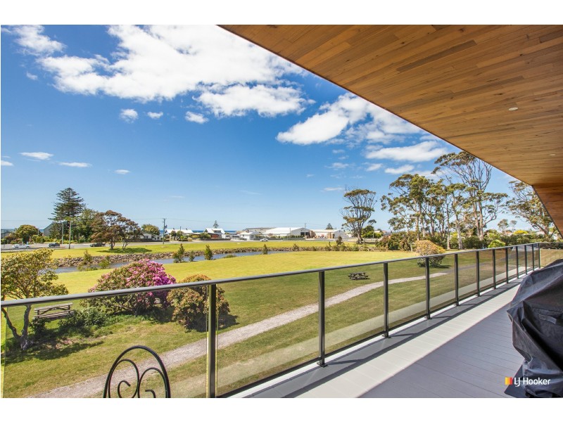 8 Moore Court, Wynyard TAS 7325