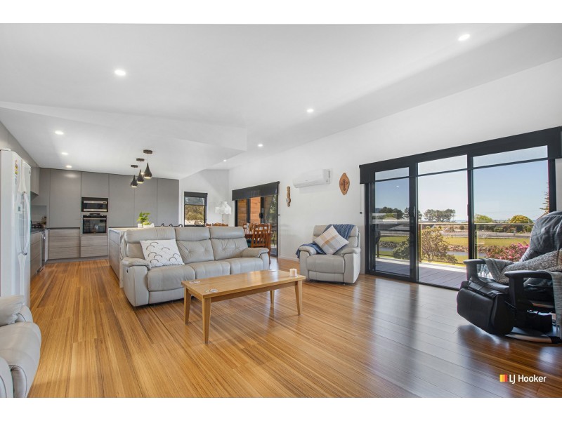 8 Moore Court, Wynyard TAS 7325