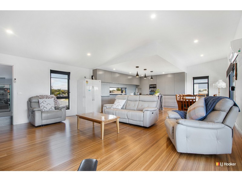 8 Moore Court, Wynyard TAS 7325