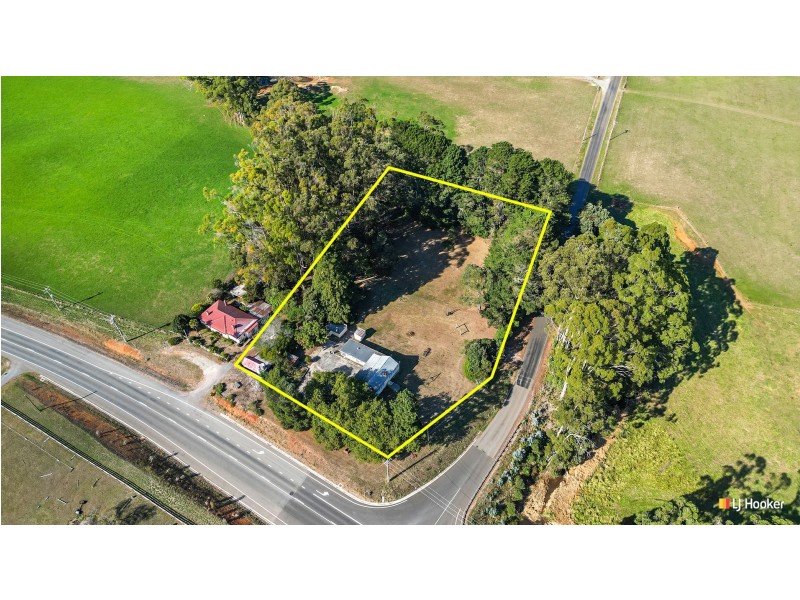 17989 Bass Highway, Sisters Creek TAS 7325