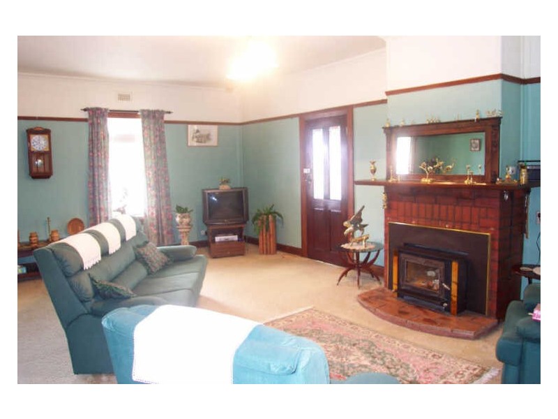 28 Goldie Street “Save A Buck”, Wynyard TAS 7325