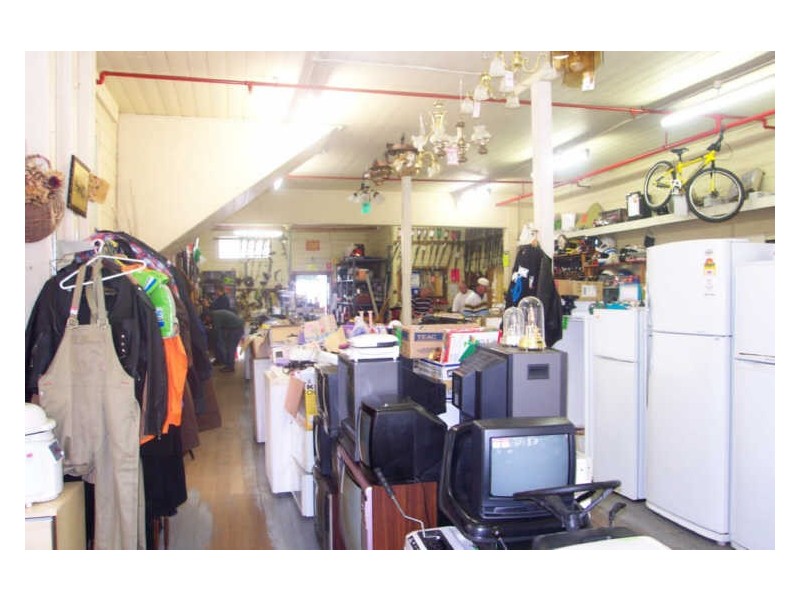 28 Goldie Street “Save A Buck”, Wynyard TAS 7325