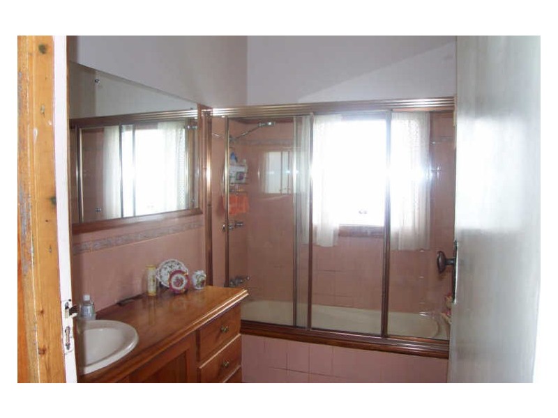 28 Goldie Street “Save A Buck”, Wynyard TAS 7325