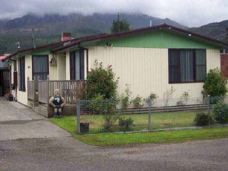 41 Esplanade, Queenstown TAS 7467