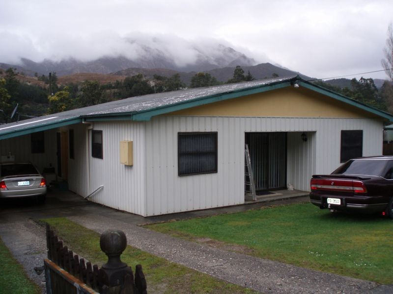 6 Clarke Street, Queenstown TAS 7467