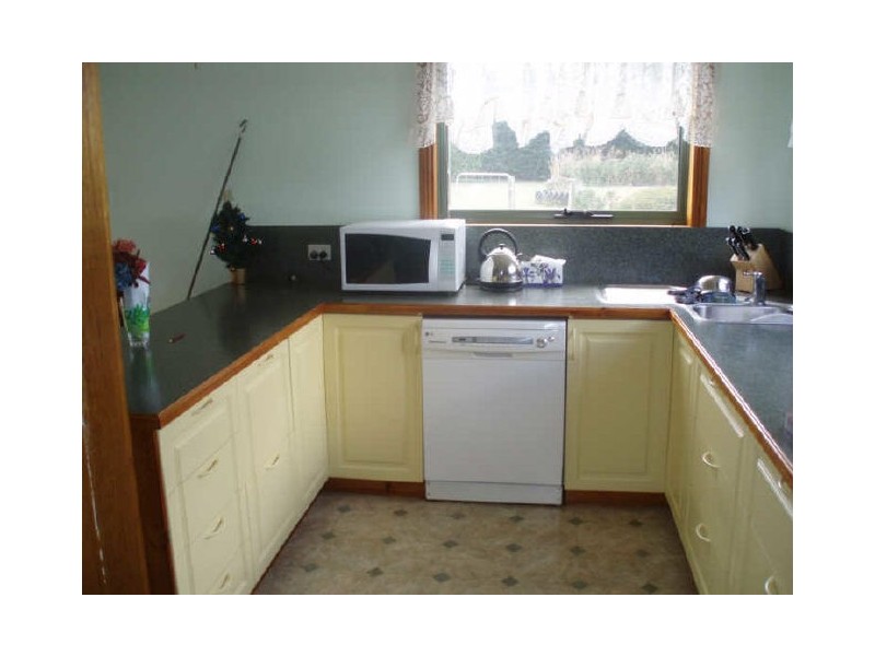 18569 Bass Highway, Rocky Cape TAS 7321