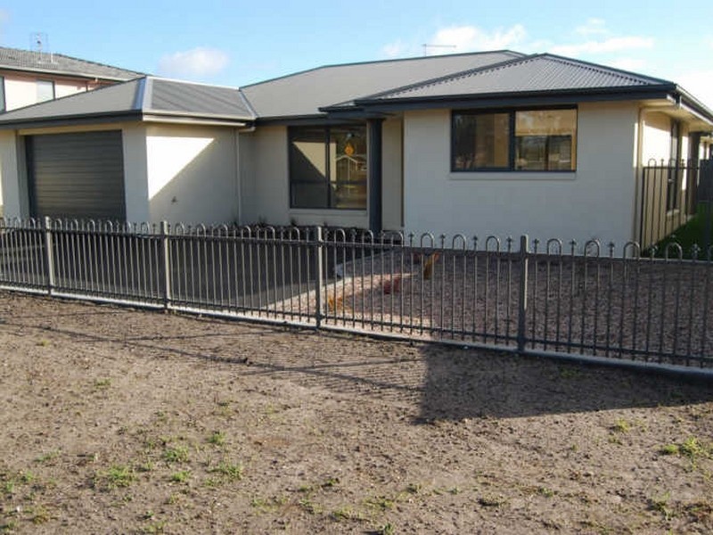 2/16 York Street, Wynyard TAS 7325