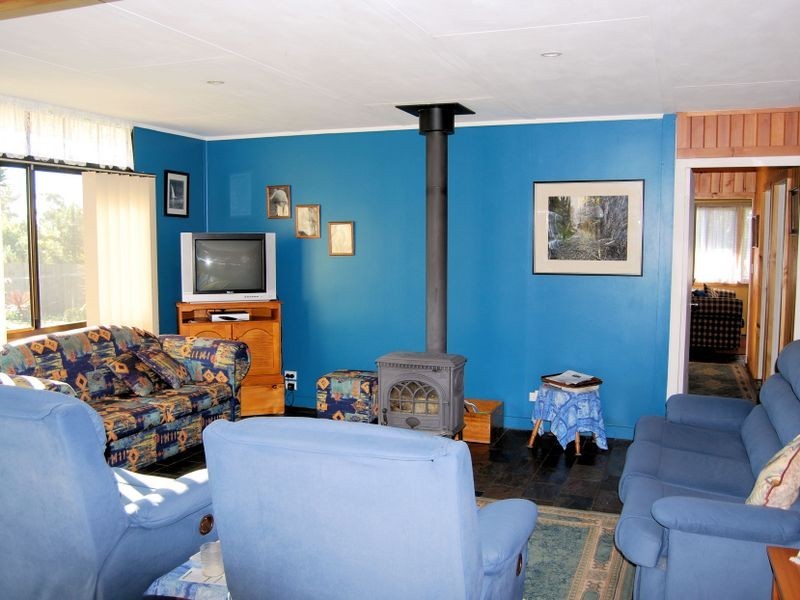 35 Banksia Avenue, Sisters Beach TAS 7321