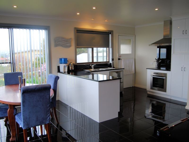 2 Oonah Crescent, Somerset TAS 7322